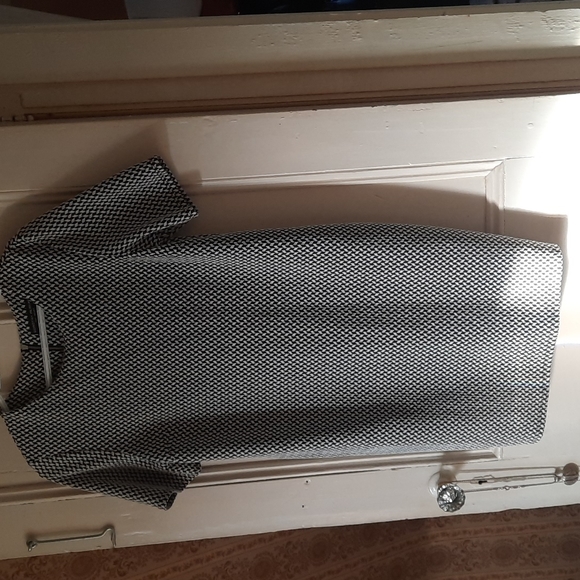 Black white shift dress - Picture 4 of 6